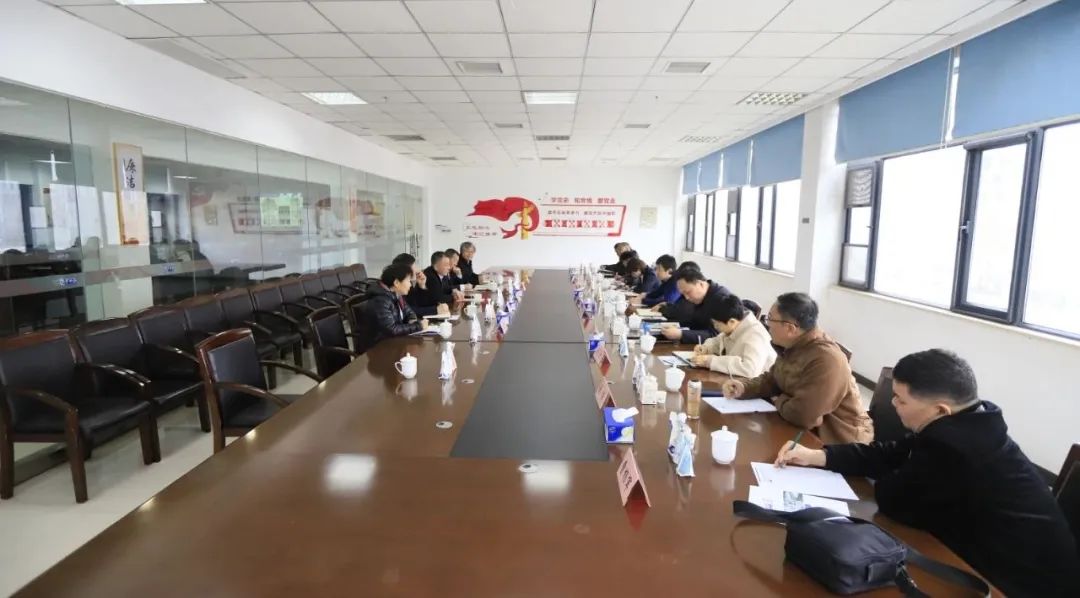 河南省开展刷新委价调解副处长马冰一行莅临28圈乳业集团旅行调研