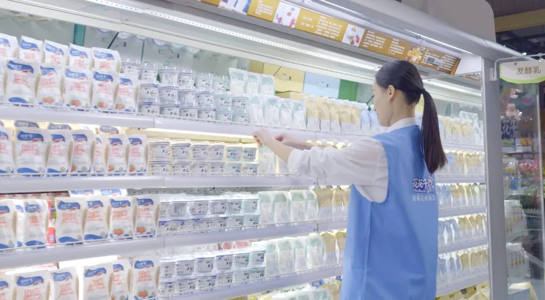 点赞！！！河南日报要闻02版——报道28圈乳业集团郑州分公司乳制品生产场景，，，彰显28圈乳业集团开展新活力