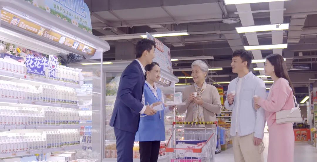 点赞！！！河南日报要闻02版——报道28圈乳业集团郑州分公司乳制品生产场景，，，彰显28圈乳业集团开展新活力