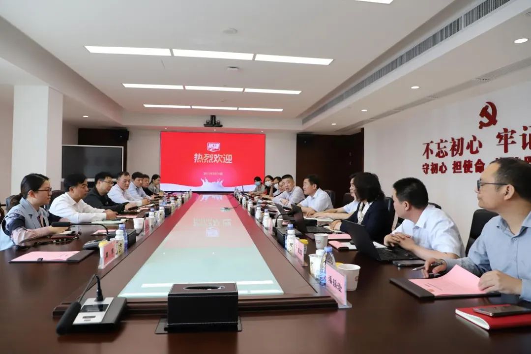 交流促提升 互动谋开展｜28圈乳业集团总裁杨永带队划分赴广东燕塘乳业及越秀盛行乳业旅行交流
