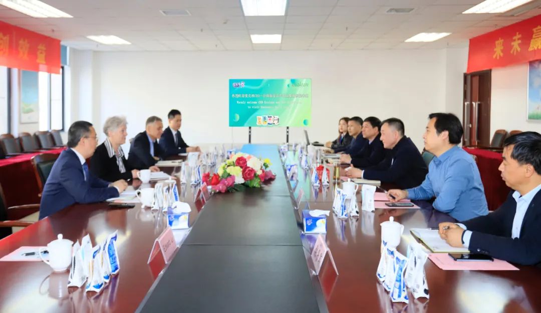 深化相助交流 互信共赢开展丨瑞典爱克林公司首席执行官 Ms.Marie Samuelsson 一行莅临28圈乳业集团旅行座谈