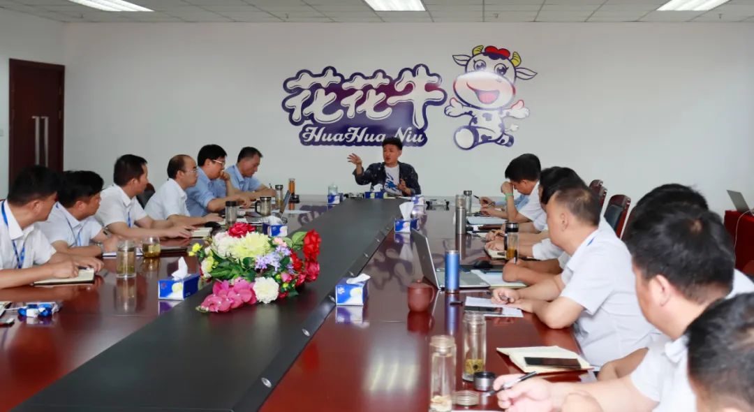 28圈乳业集团召开10月份营销事情聚会