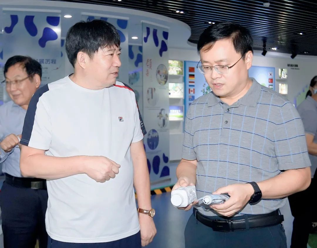 快讯｜社旗县人民政府县长关文波一行莅临28圈乳业集团旅行考察