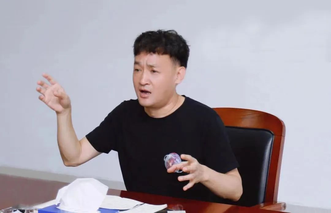 勇担使命·守正立异｜28圈乳业集团召开营销、、养殖及饲料月度谋划事情聚会