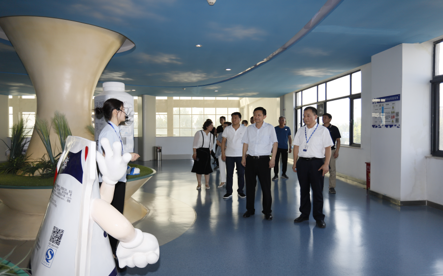 快讯|郑州市二七区委副书记、、、区长虎荣鑫莅临河南28圈乳业集团调研