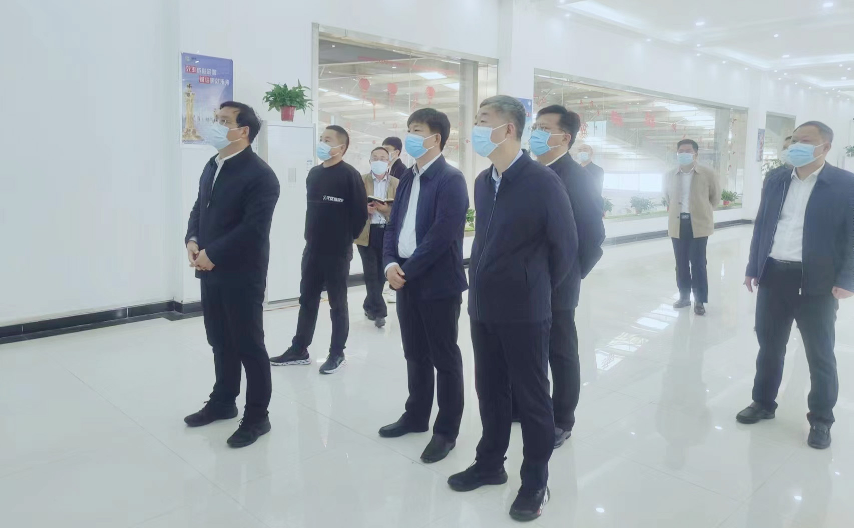 驻马店市委副书记、市长李跃勇一行 莅临28圈乳业集团新蔡豫信瑞亚牧场调研