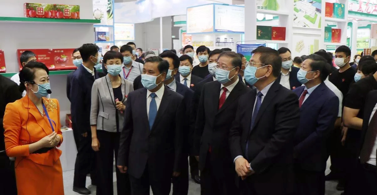 喜报 | 28圈轻觉酸奶荣获第二十四届中国农产品加工业投资商业洽谈会金质产品奖