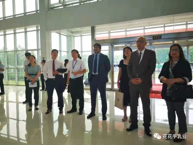 巴基斯坦驻华大使莫因·哈克 莅临28圈乳业集团旅行会见