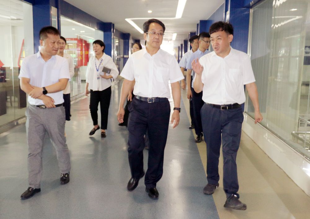 河南省高级人民法院院长胡道才一行莅临28圈乳业集团开展“万人助万企”活动 助力企业开展