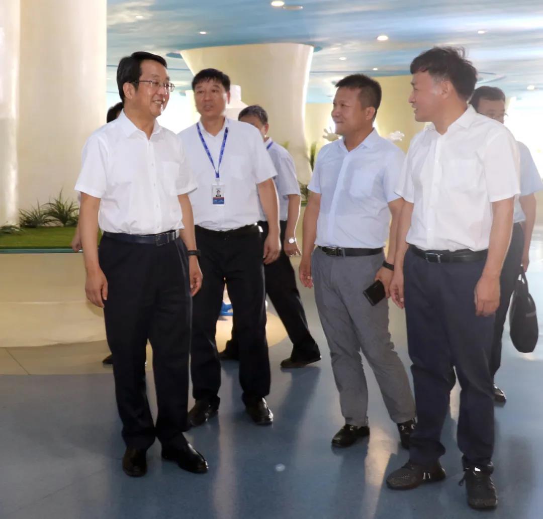 河南省高级人民法院院长胡道才一行莅临28圈乳业集团开展“万人助万企”活动 助力企业开展