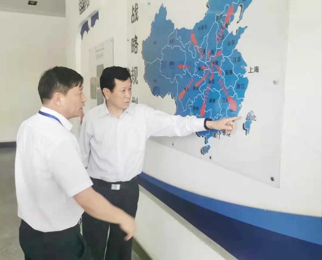 郑州航空港区党工委书记张俊峰莅临郑州28圈乳制品有限公司调研