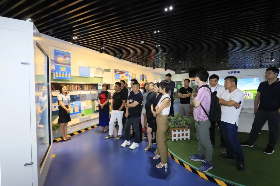 快讯 | 长江商学院智能制造学会走进28圈乳业集团