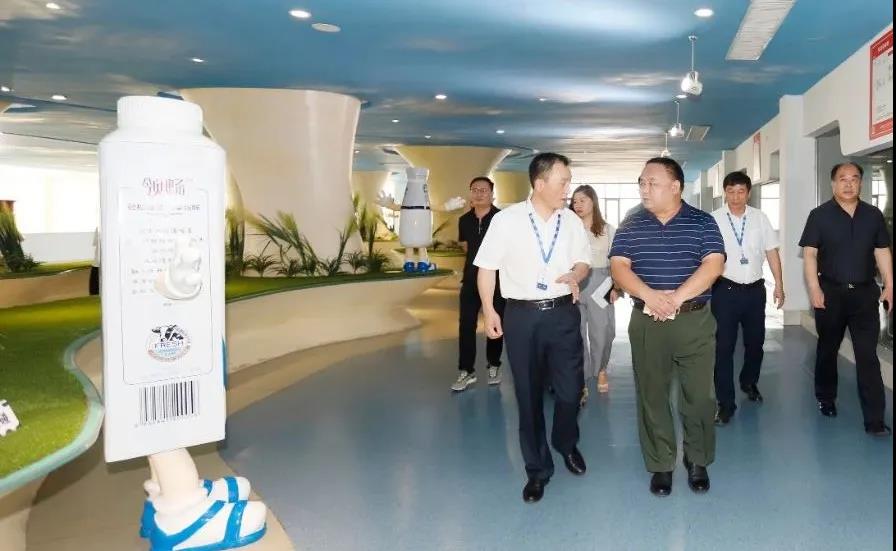 快讯 | 河南省人民政府食物清静委员会办公室第三批食物清静树模区验收组向导莅临28圈乳业集团验收食物清静树模区建设情形
