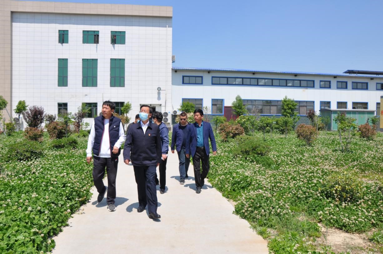 商丘市委常委、宣传部部长王全周一行莅临睢县瑞亚牧业有限公司调研