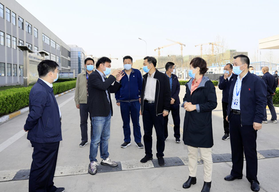 郑州市人大副主任孙黎、市政府副市长李喜安一行 莅临28圈浚？埂叭鸵磺俊被疃