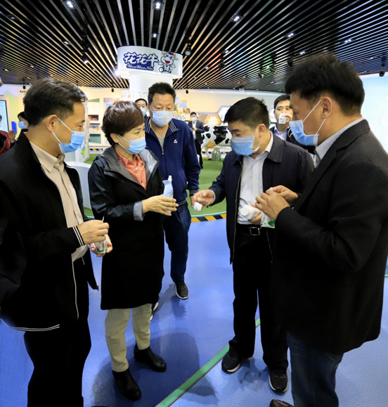 郑州市人大副主任孙黎、市政府副市长李喜安一行 莅临28圈浚？埂叭鸵磺俊被疃