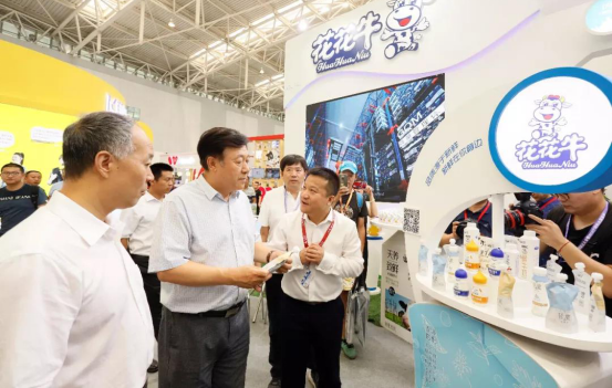 致敬祖国70华诞 |28圈亮相第十届中国奶业大会