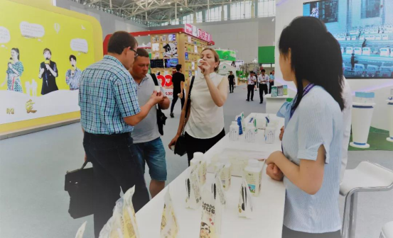 致敬祖国70华诞 |28圈亮相第十届中国奶业大会