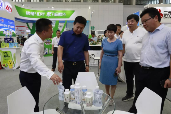 致敬祖国70华诞 |28圈亮相第十届中国奶业大会