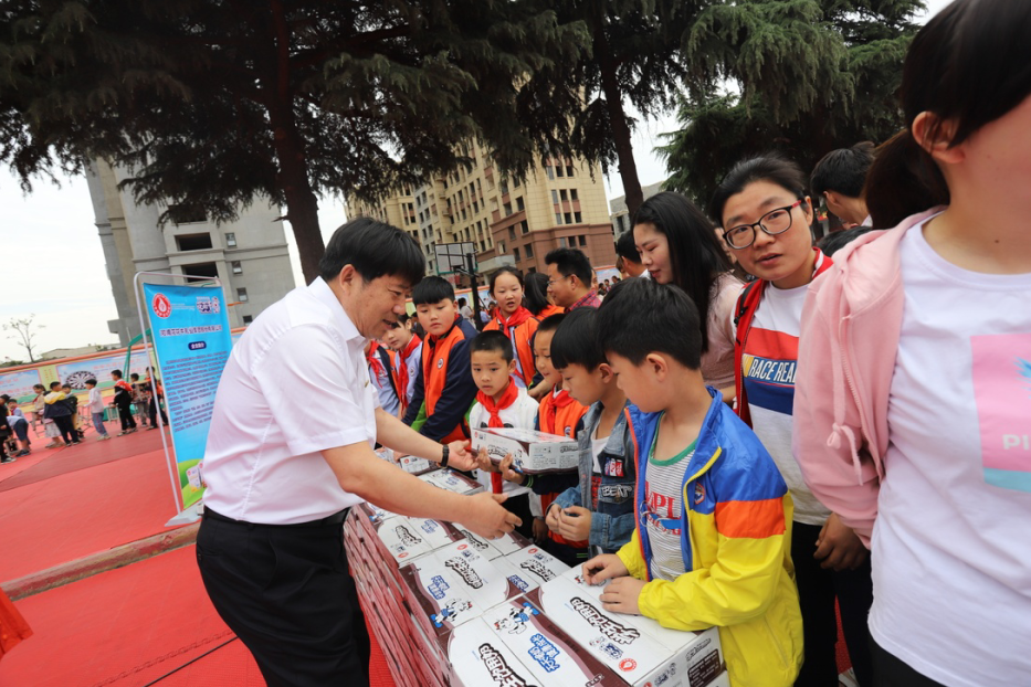 28圈|六一关爱儿童，，让爱洒满人世