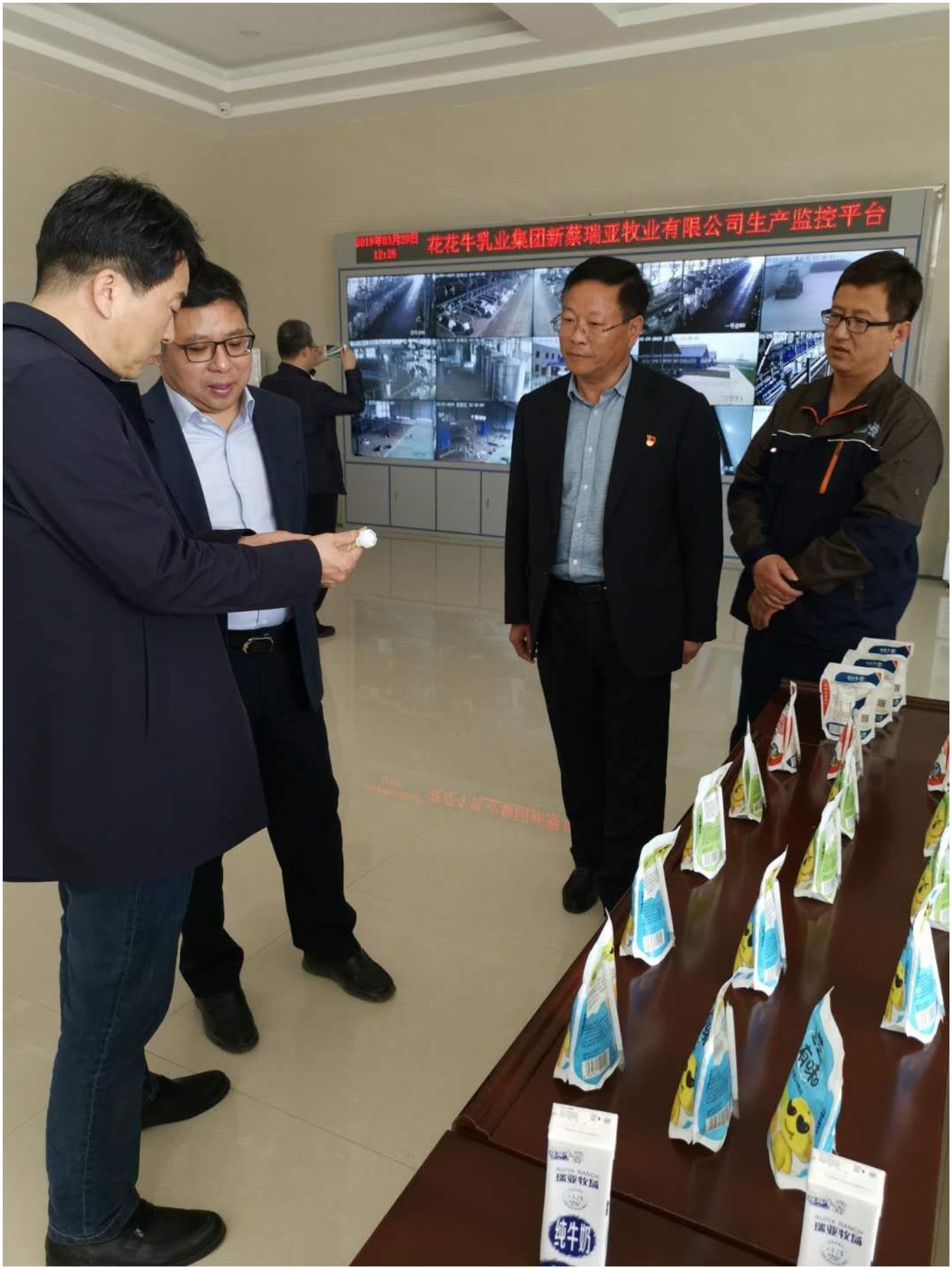 中国建设银行河南省分行行长石永拴 莅临28圈新蔡瑞亚牧业有限公司考察调研