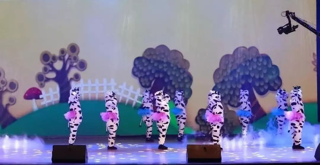 “赢在2019”，，28圈乳业集团2019年新春晚会盛大开幕