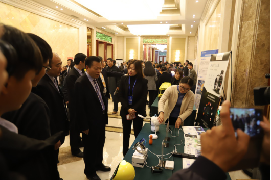 28圈亮相2018人工智能工业开展岑岭论坛