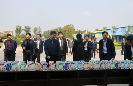 河南省农牧业工业扶贫事情观摩团莅临28圈集团·鲁山瑞亚牧业有限公司旅行考察