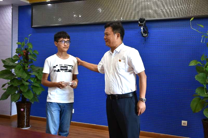 28圈济困解难，，助力学子圆梦香江