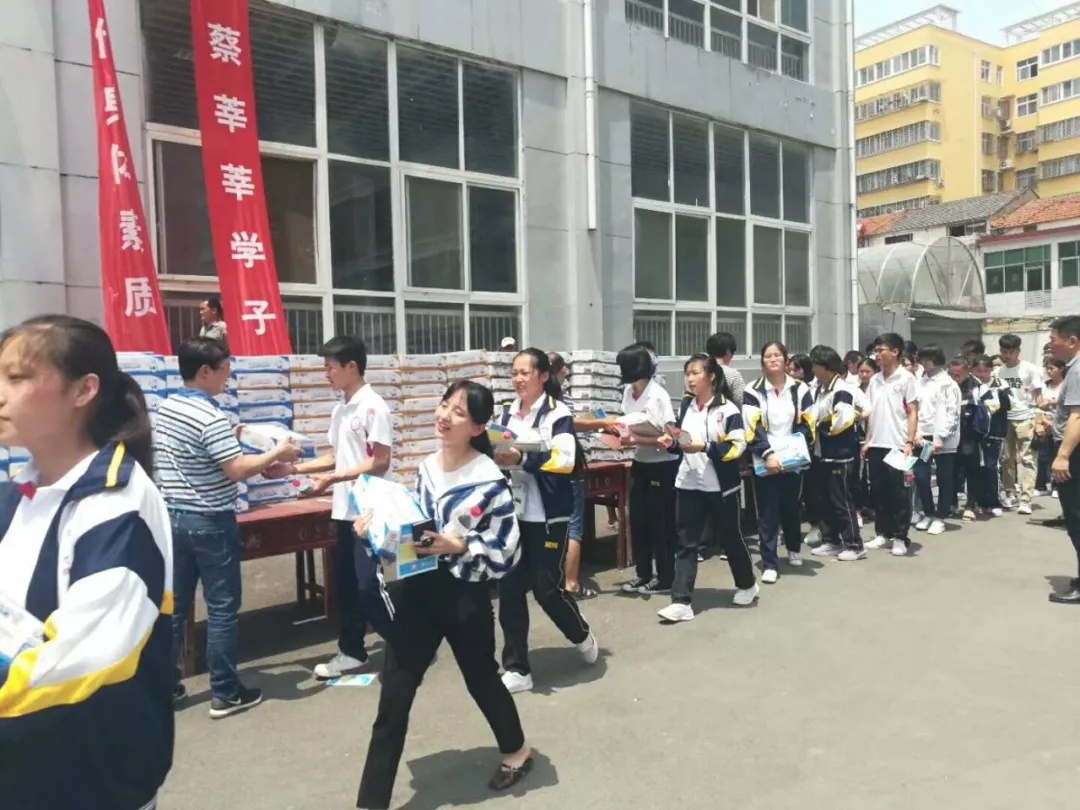 28圈|捐助教育100万元！！！做公益，，，我们是认真的！！！