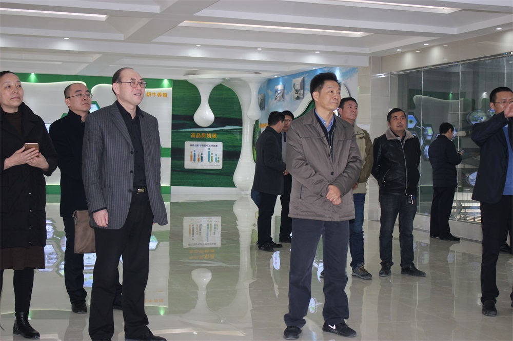 河南省财务厅副厅长庞学孟一行莅临28圈集团养殖事业部鲁山瑞亚牧业有限公司调研