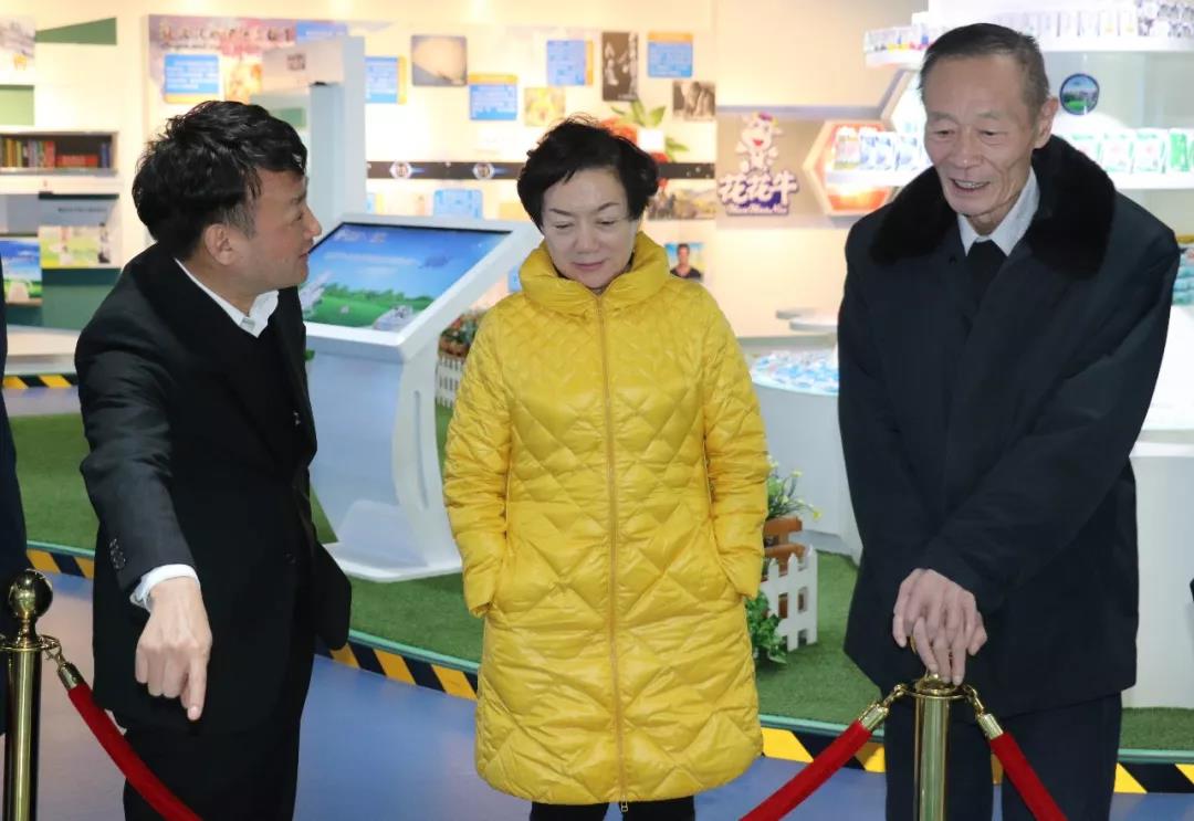 中国奶业协会高鸿宾会长莅临28圈指导事情