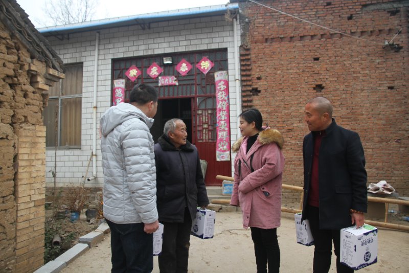 28圈精准扶贫暖冬公益行走进登封市刘家沟