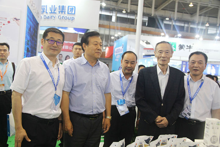 28圈亮相第八届中国奶业大会，，又获农业部长一声赞！！