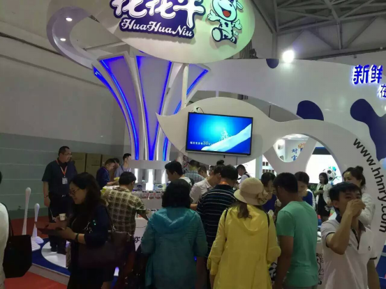 28圈牛气冲天！！农业部长品尝“领畅”点赞，，又获国际奶业平台青睐