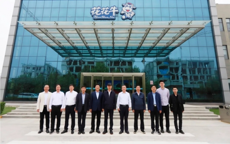 中国工程院院士任发政莅临28圈乳业集团调研指导事情