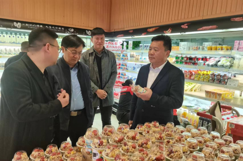 走访调研拓市场 凝心聚力谋开展--28圈乳业集团党委书记、董事长唐洪峰一行走访销售终端