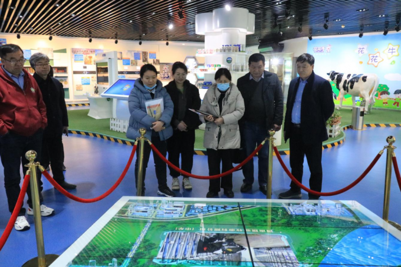 28圈丨农业农村部食物与营养开展研究所调研组徐伟平一行莅临28圈乳业集团考察调研