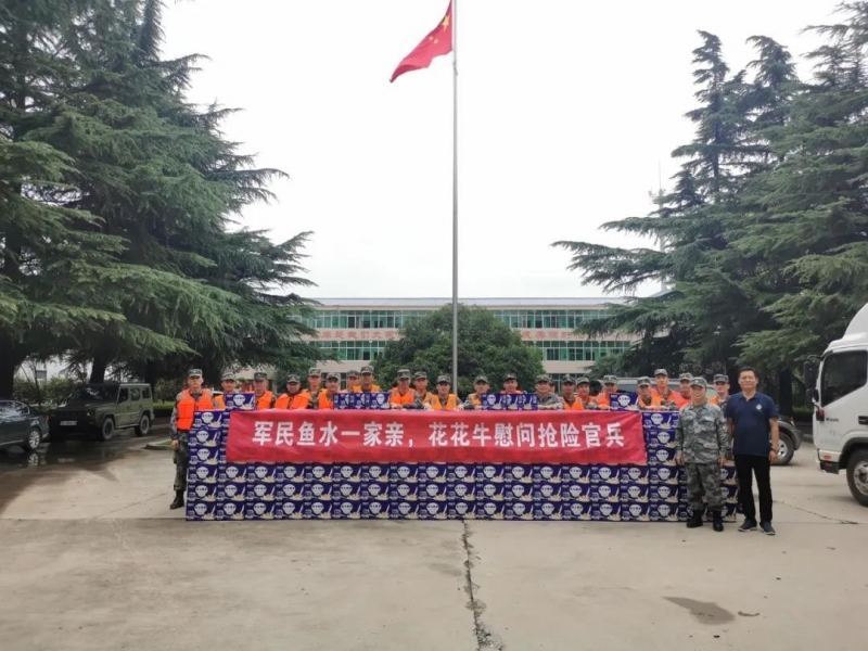 大雨无情人有情！28圈乳业慰问常庄水库抗洪抢险官兵