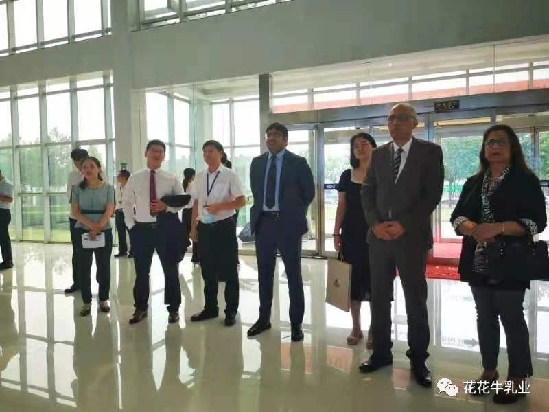巴基斯坦驻华大使莫因·哈克 莅临28圈乳业集团旅行会见