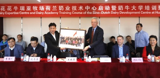 中原地区首 个“荷兰奶业手艺中心”落户28圈 ——中荷奶业开展中心和河南28圈携手助力中国奶业