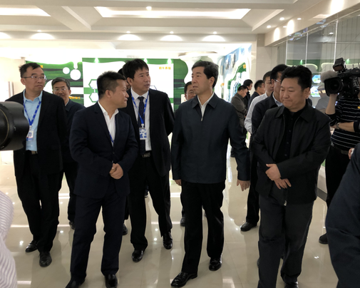 河南省委副书记、、省长陈润儿一行莅临 28圈集团鲁山瑞亚牧业有限公司视察调研