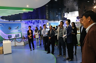 郑州市二七戋戋委、、统战部部长王玉红莅临28圈生物科技有限公司旅行指导